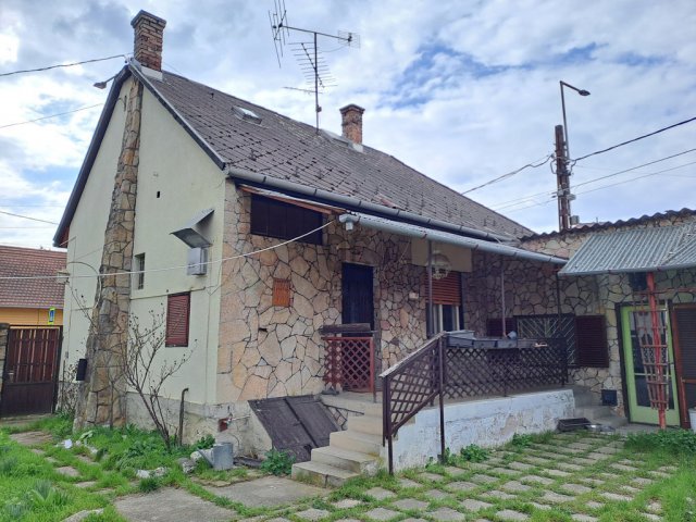 Eladó családi ház, Budakalászon 80 M Ft, 3 szobás