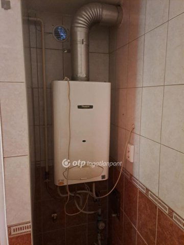 Eladó téglalakás, Komlón 15.5 M Ft, 2 szobás
