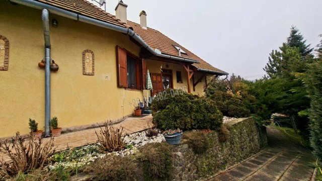 Eladó családi ház, Verőcén, Béke utcában 165.5 M Ft, 5 szobás