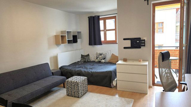 Kiadó téglalakás, albérlet, Pécsett 150 E Ft / hó, 1 szobás