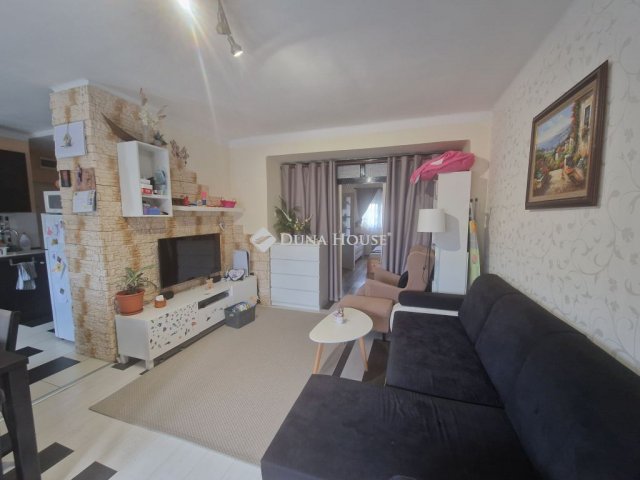 Eladó téglalakás, Szekszárdon 43 M Ft, 2+1 szobás