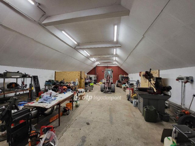 Eladó ipari ingatlan, Mezőkomáromban 350 M Ft