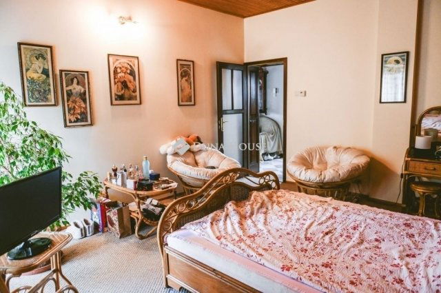 Eladó családi ház, Pécsett 170 M Ft, 1 szobás