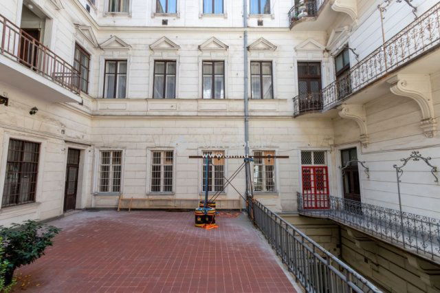 Eladó téglalakás, Budapesten, V. kerületben 169 M Ft, 10 szobás