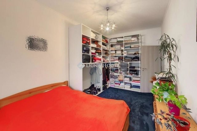 Eladó családi ház, Tatán 75 M Ft, 5 szobás