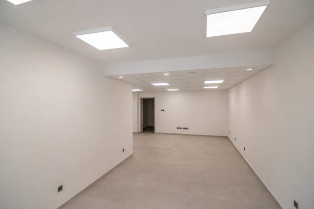 Eladó üzlethelyiség, Siófokon 81.585 M Ft / költözzbe.hu