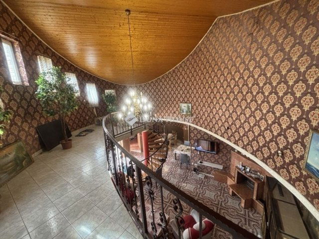 Eladó családi ház, Pécsett 79.9 M Ft, 7 szobás