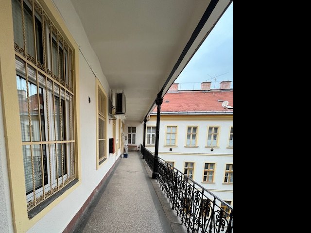 Eladó téglalakás, Budapesten, V. kerületben, Belgrád rakparton