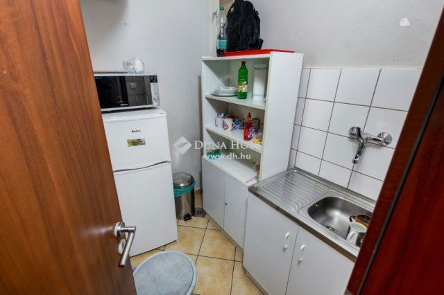 Eladó üzlethelyiség, Budapesten, V. kerületben 952.5 M Ft