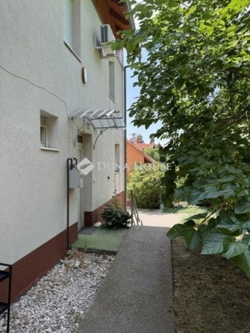 Eladó téglalakás, Pécsett 114.9 M Ft, 4 szobás