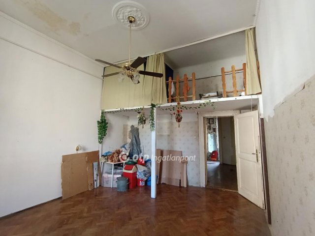 Eladó téglalakás, Budapesten, VI. kerületben 59.9 M Ft, 1 szobás