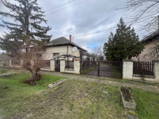 Eladó családi ház, Püspökladányban 25 M Ft, 2 szobás