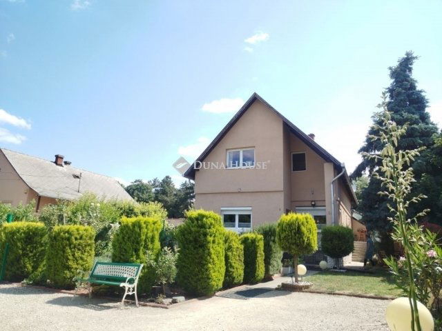 Eladó családi ház, Velencén 99 M Ft, 6 szobás