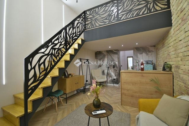 Eladó téglalakás, Budapesten, VI. kerületben 54.5 M Ft, 1 szobás