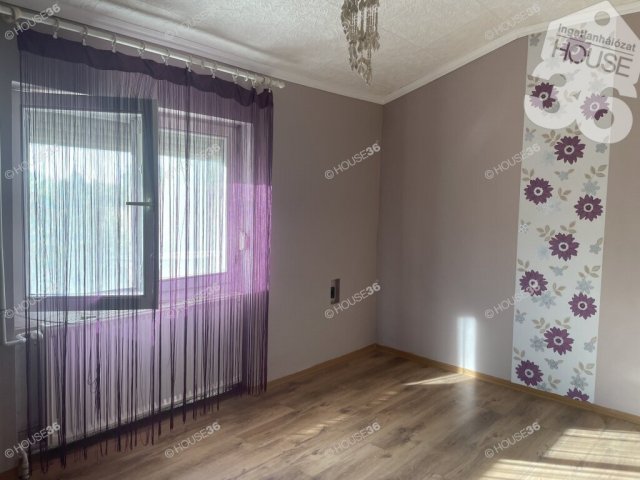 Eladó téglalakás, Solton 47 M Ft, 4 szobás