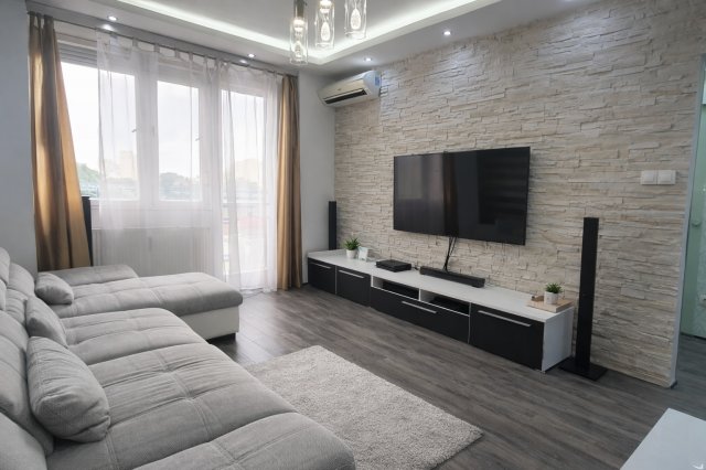 Eladó panellakás, Budapesten, XI. kerületben, Bornemissza téren