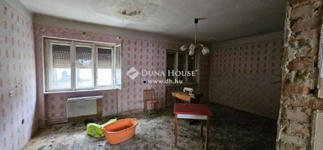 Eladó családi ház, Szombathelyen 35 M Ft, 2 szobás