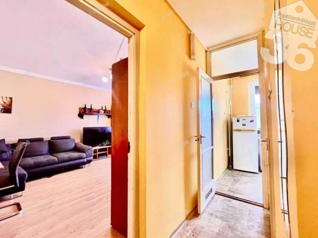 Eladó panellakás, Kecskeméten 34.1 M Ft, 1 szobás