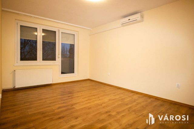 Eladó panellakás, Békéscsabán 37.5 M Ft, 2 szobás