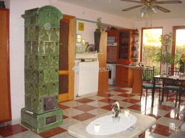 Eladó családi ház, Tápiószecsőn 69.9 M Ft, 7 szobás