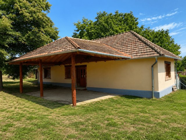 Eladó családi ház, Zalaszentgróton 70.785 M Ft, 6+2 szobás