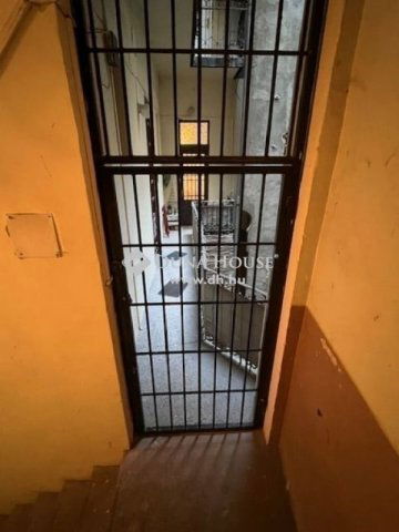 Eladó téglalakás, Budapesten, V. kerületben 68 M Ft, 2 szobás