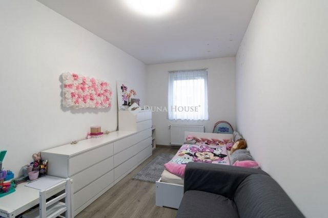 Eladó téglalakás, Vecsésen 113.9 M Ft, 5 szobás