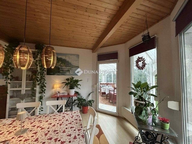 Eladó családi ház, Vecsésen 144.9 M Ft, 4 szobás