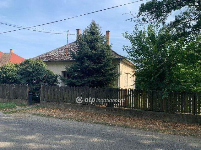 Eladó családi ház, Tiszakürtön 18 M Ft, 3 szobás