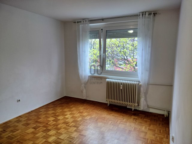 Eladó panellakás, Győrött 44.599 M Ft, 2 szobás