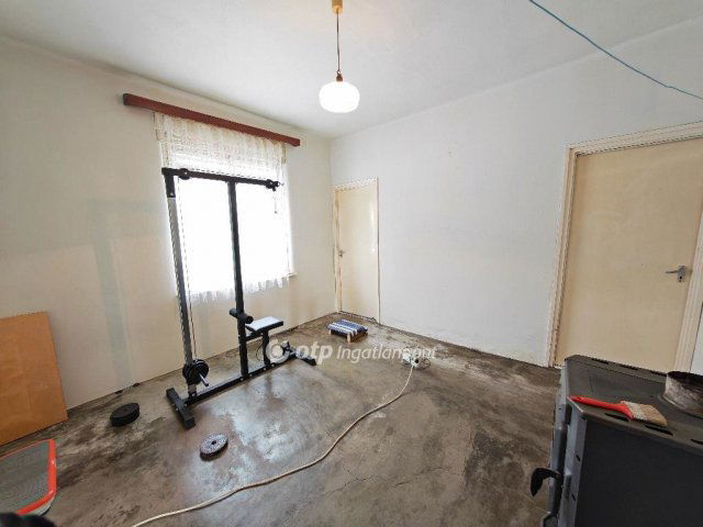 Eladó családi ház, Kiskunlacházán 36.9 M Ft, 2 szobás