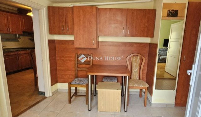 Eladó téglalakás, Pécsett 67.99 M Ft, 2 szobás