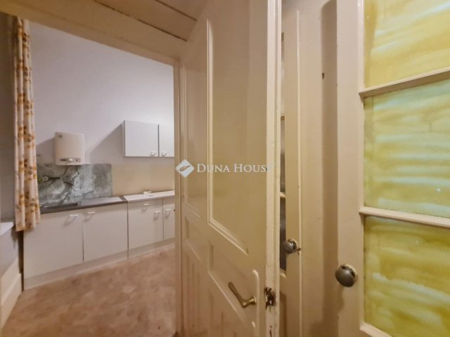 Eladó téglalakás, Budapesten, VI. kerületben 49.9 M Ft, 1 szobás