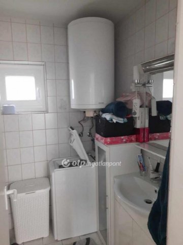 Eladó családi ház, Vonyarcvashegyen 178 M Ft, 11+2 szobás