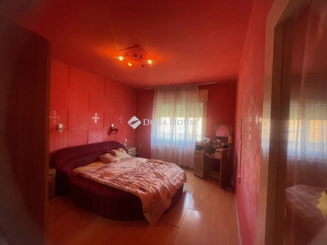 Eladó családi ház, Turán 62.5 M Ft, 6 szobás