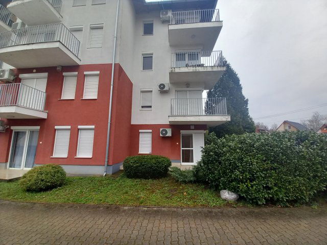 Eladó téglalakás, Dombóváron, Kernen téren 24.9 M Ft, 2 szobás