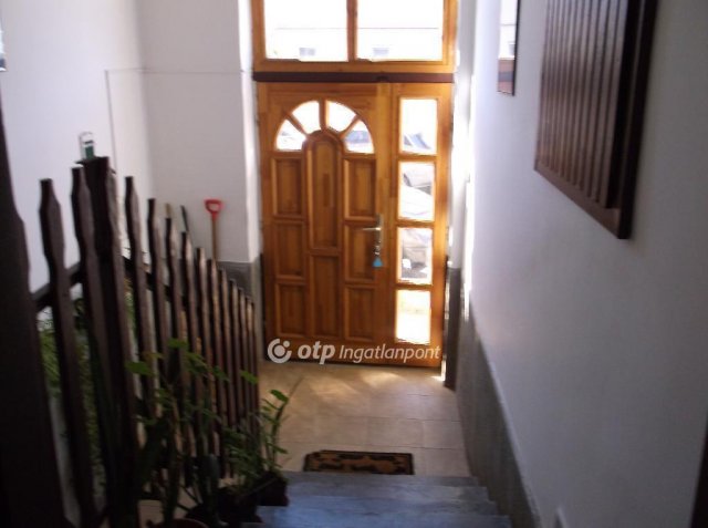Eladó családi ház, Gyöngyösön 59.9 M Ft, 5+1 szobás