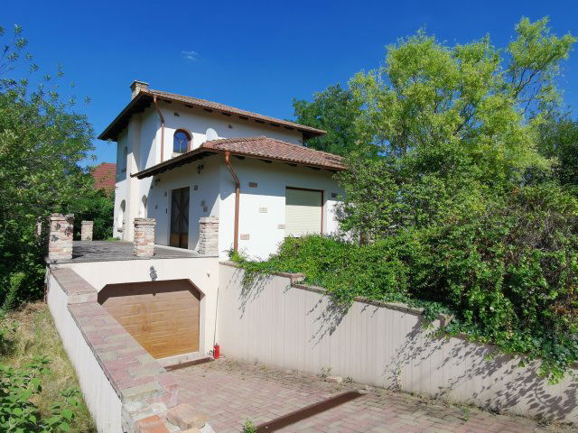 Eladó családi ház, Felsőlajoson 108 M Ft, 4 szobás
