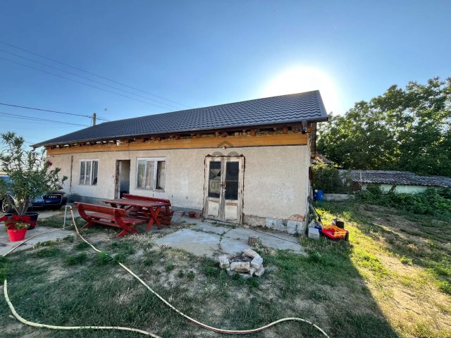 Eladó családi ház, Dánszentmiklóson 31.99 M Ft, 3 szobás