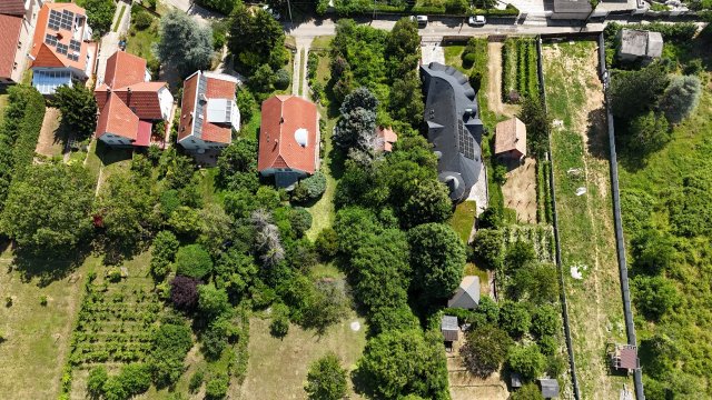 Eladó családi ház, Pécsett 239.9 M Ft, 6 szobás