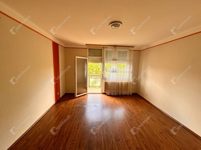 Eladó téglalakás, Tatabányán 32.999 M Ft, 2 szobás