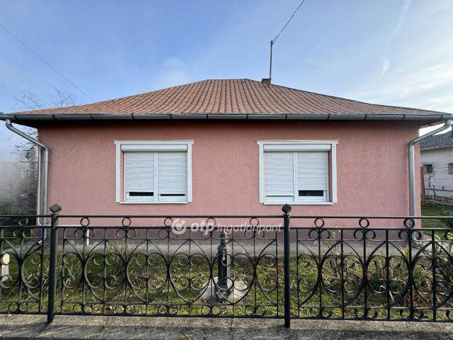 Eladó családi ház, Tiszafüreden 45 M Ft, 4 szobás