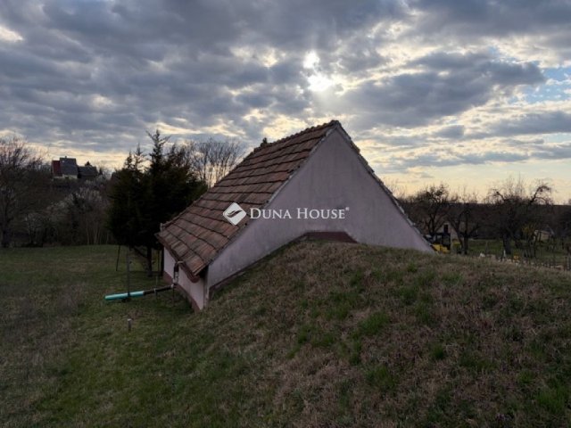 Eladó családi ház, Bajon 9.9 M Ft, 1 szobás
