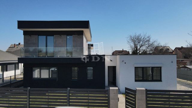 Eladó családi ház, Székesfehérvárott 230 M Ft, 5+1 szobás