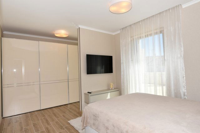 Eladó családi ház, Csehbányán 249.99 M Ft, 8 szobás