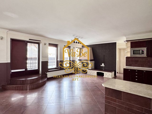 Eladó téglalakás, Egerben 68.9 M Ft, 4 szobás