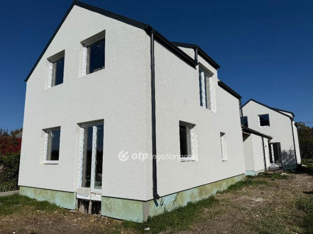 Eladó ikerház, Szigetszentmártonban 84.9 M Ft, 2+3 szobás