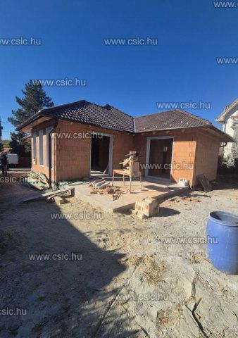 Eladó családi ház, Szentendrén 164.9 M Ft, 5 szobás