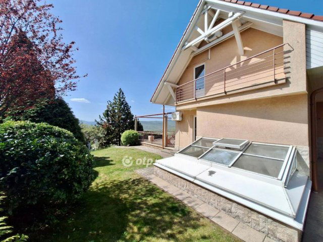 Eladó családi ház, Szentendrén 293 M Ft, 6 szobás