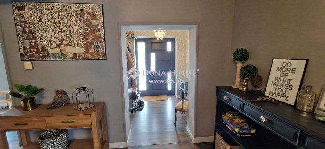 Eladó családi ház, Balatonfüreden 155 M Ft, 5 szobás